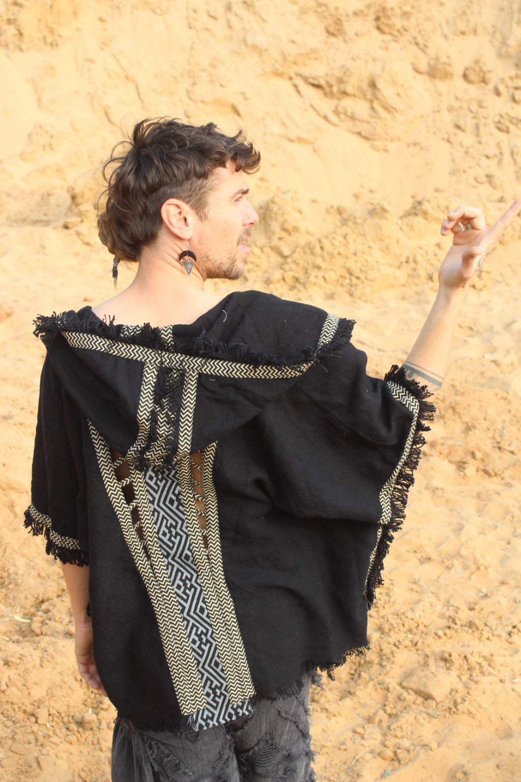 Desert Dori Men’s Cotton Jacquard Short Kimono Jacket