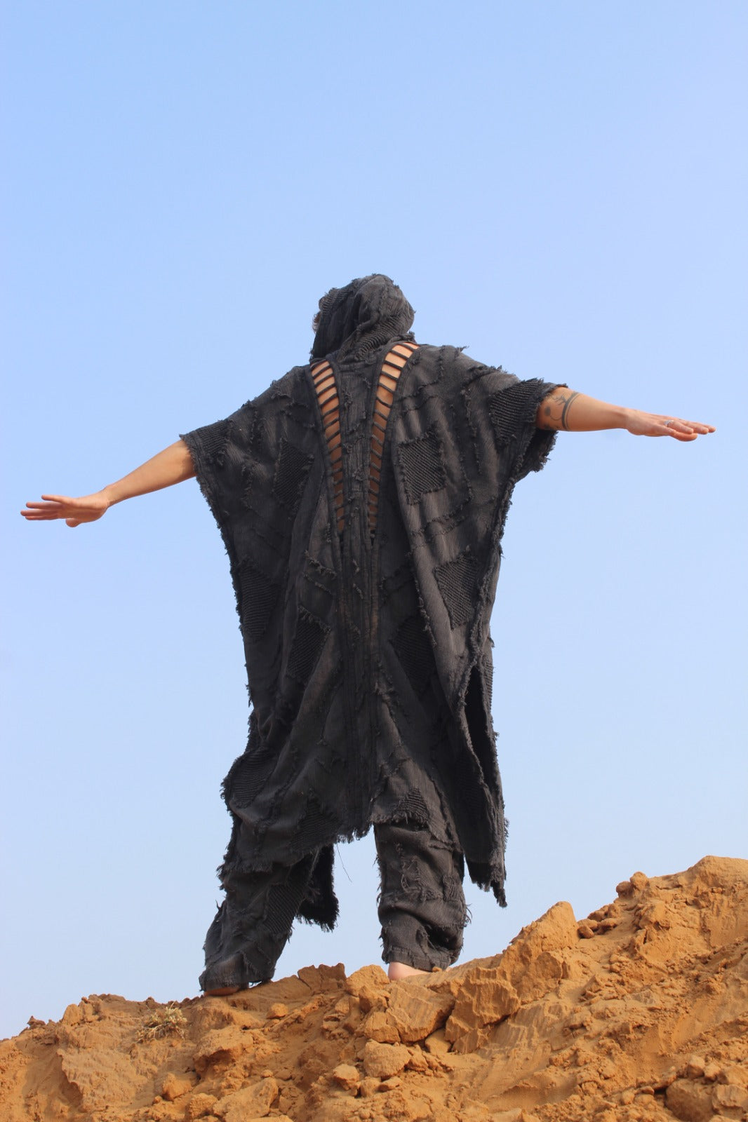 Desert Dori Men’s Versatile Black Long Kimono